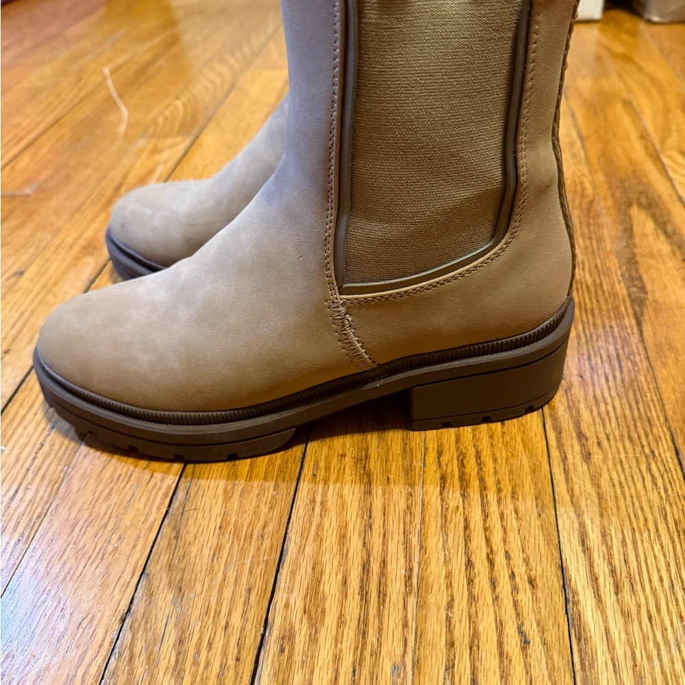 Stylish Tan Women's Boots